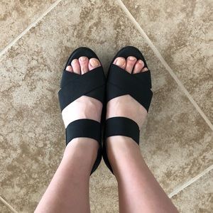 Forever 21 Black Platform Sandals Size 6